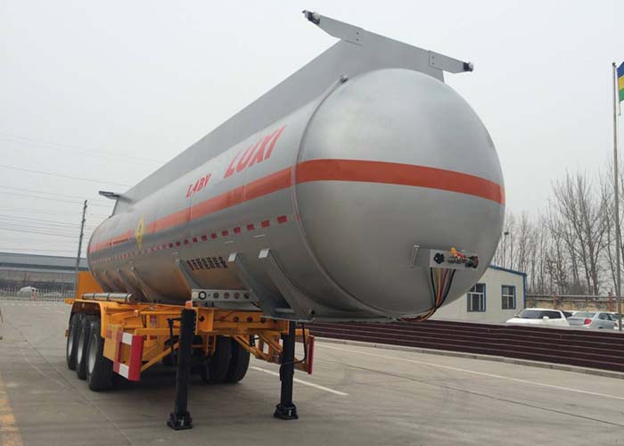 鲁西牌11.1米31.3吨3轴氧化性物品罐式运输半挂车(LXZ9400GYW)