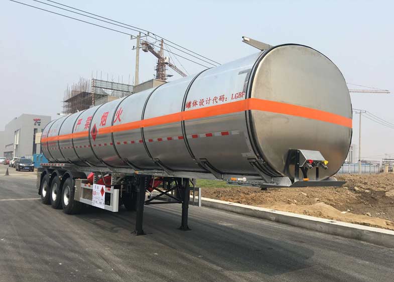 天明牌12.4米33吨3轴铝合金易燃液体罐式运输半挂车(TM9407GRYTF2)