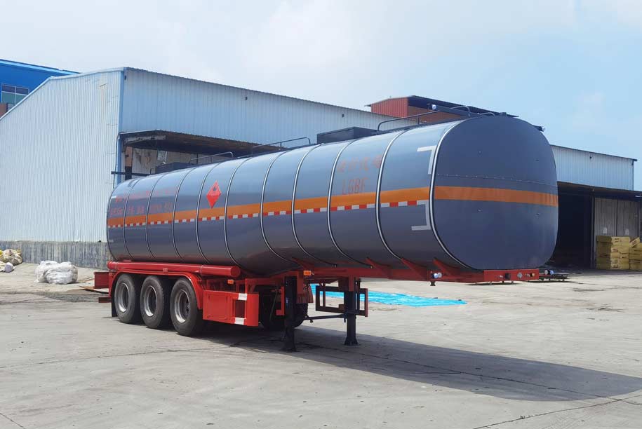 华昌牌10.7米32吨3轴易燃液体罐式运输半挂车(QDJ9409GRYA)