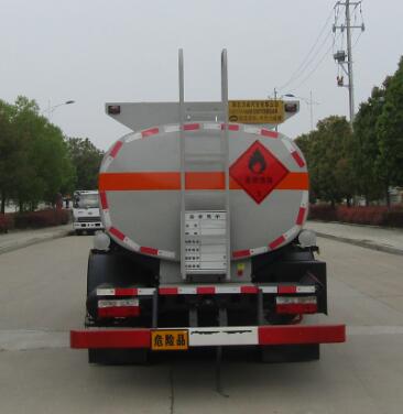 中汽力威牌HLW5120GYYE6運(yùn)油車公告圖片