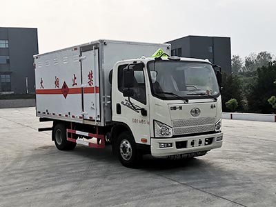 程力牌CL5040XRQC6易燃气体厢式运输车公告图片