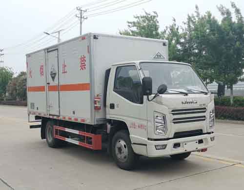 华通牌HCQ5041XFWJX6腐蚀性物品厢式运输车公告图片