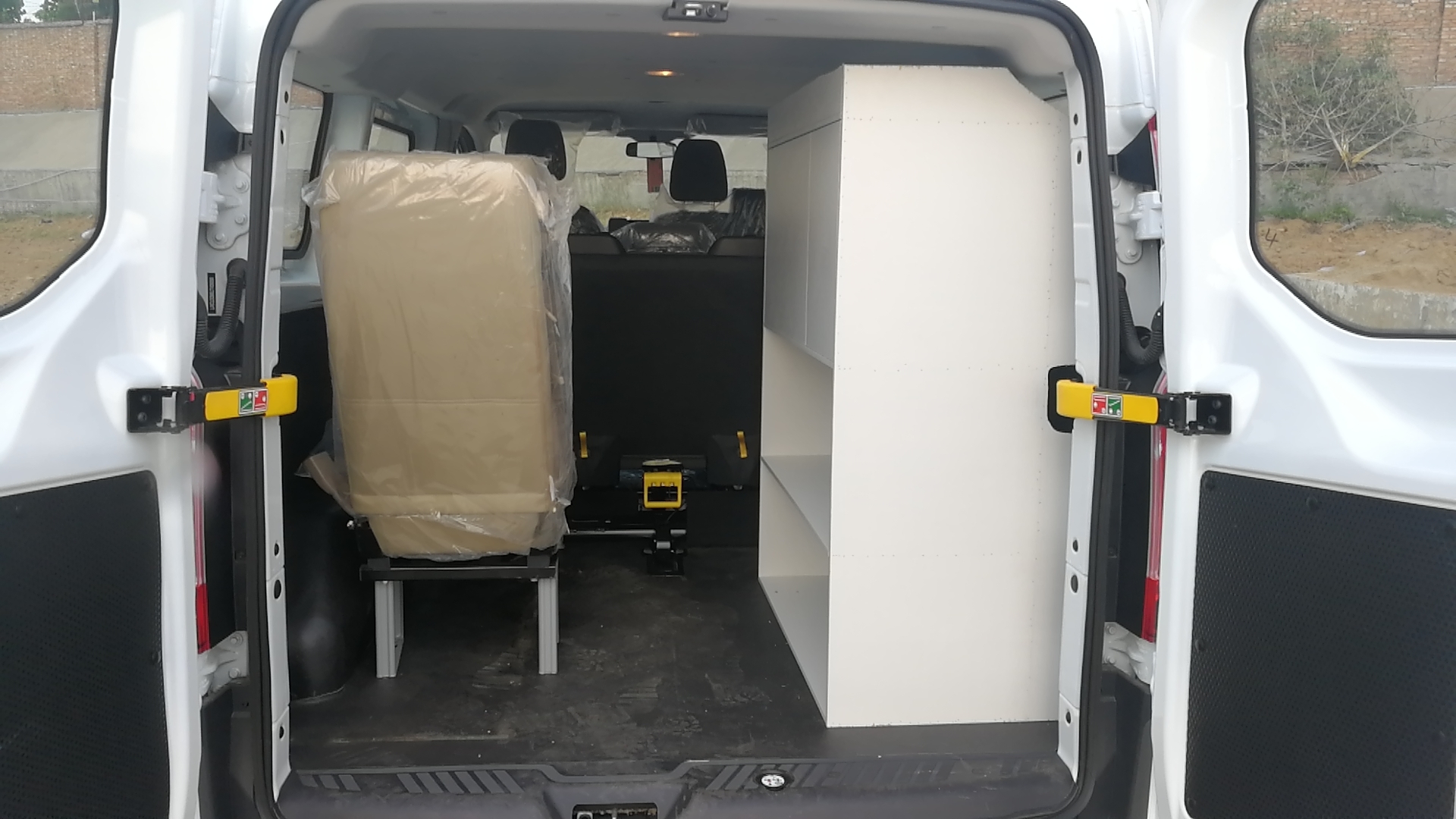 宇通牌ZK5031XYBQ61運(yùn)兵車公告圖片