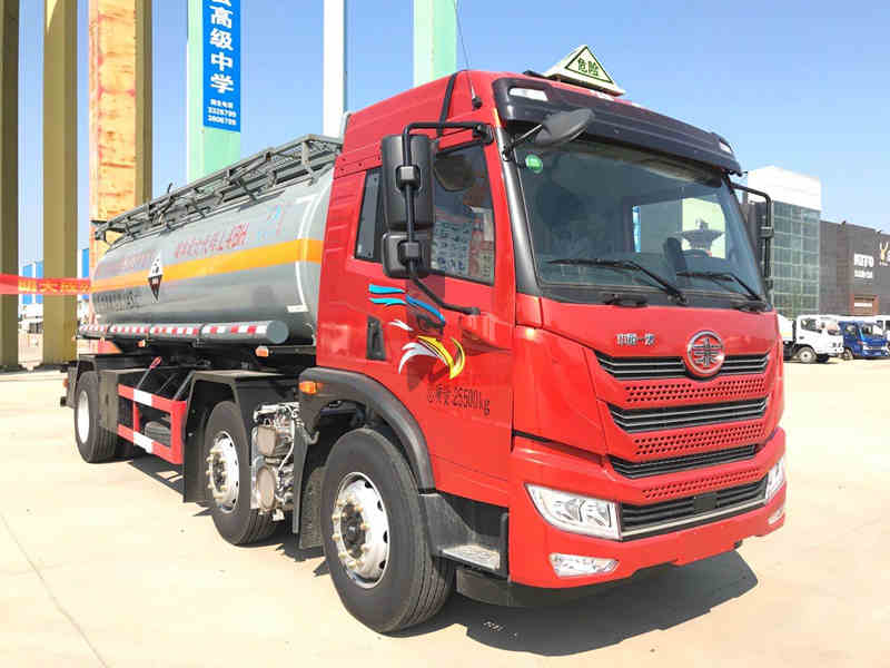 大力牌DLQ5269GFWC6腐蝕性物品罐式運(yùn)輸車公告圖片