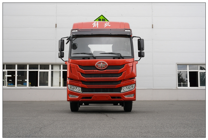 大力牌DLQ5269GFWC6腐蝕性物品罐式運(yùn)輸車公告圖片