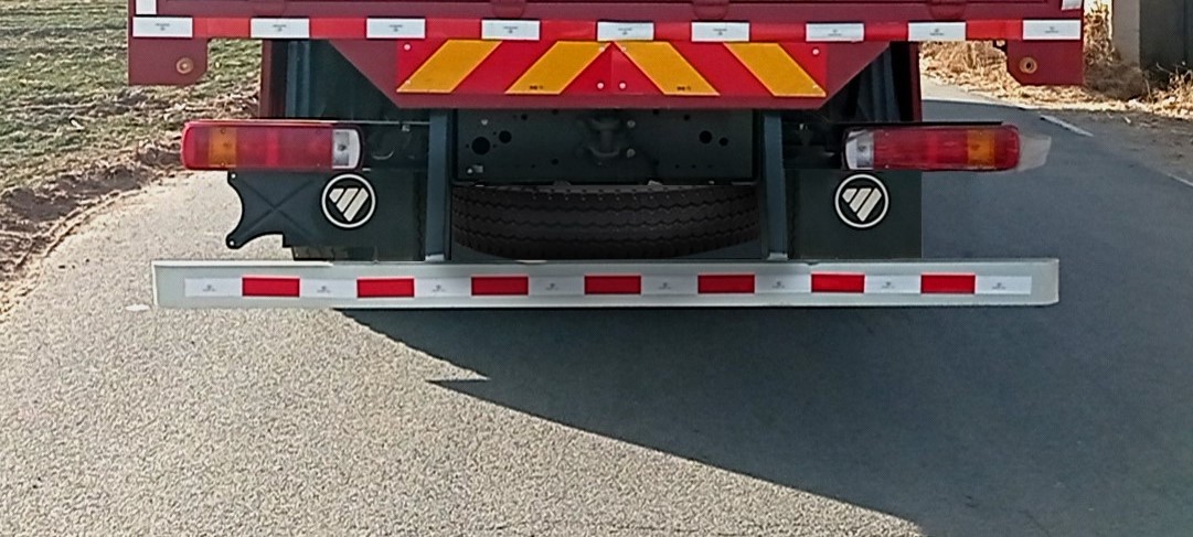 歐曼牌BJ5253CCYY6DPL-01倉柵式運輸車公告圖片