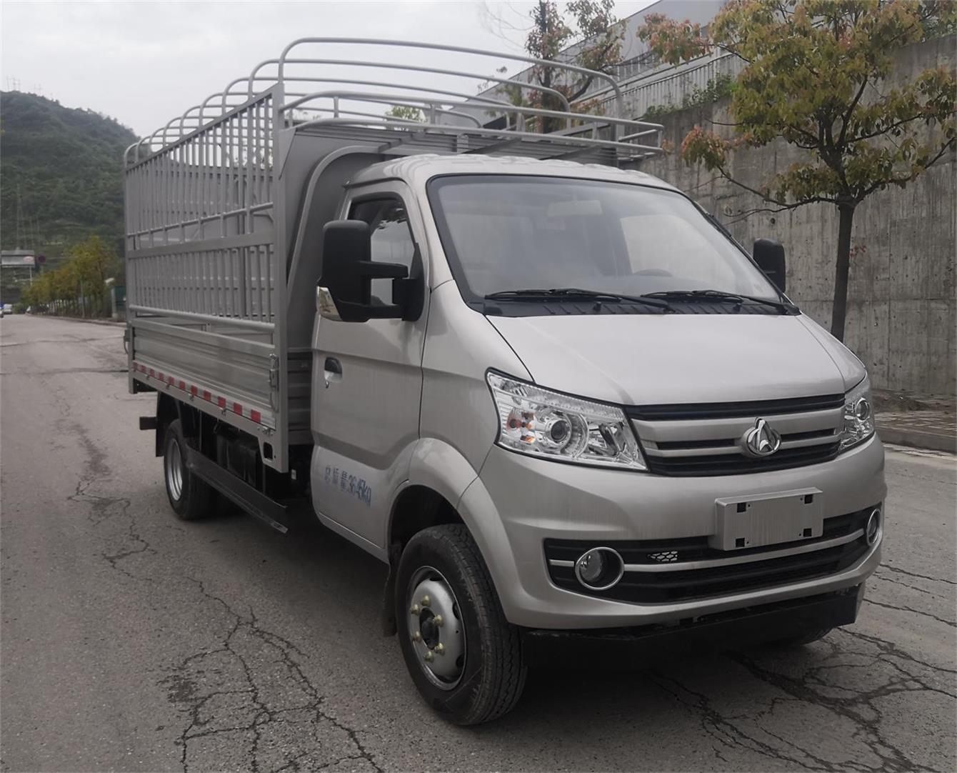 長安牌CKS5040CCYFRD62倉柵式運輸車公告圖片