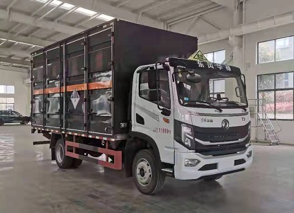 程力威牌CLW5121XZWE6雜項(xiàng)危險物品廂式運(yùn)輸車公告圖片