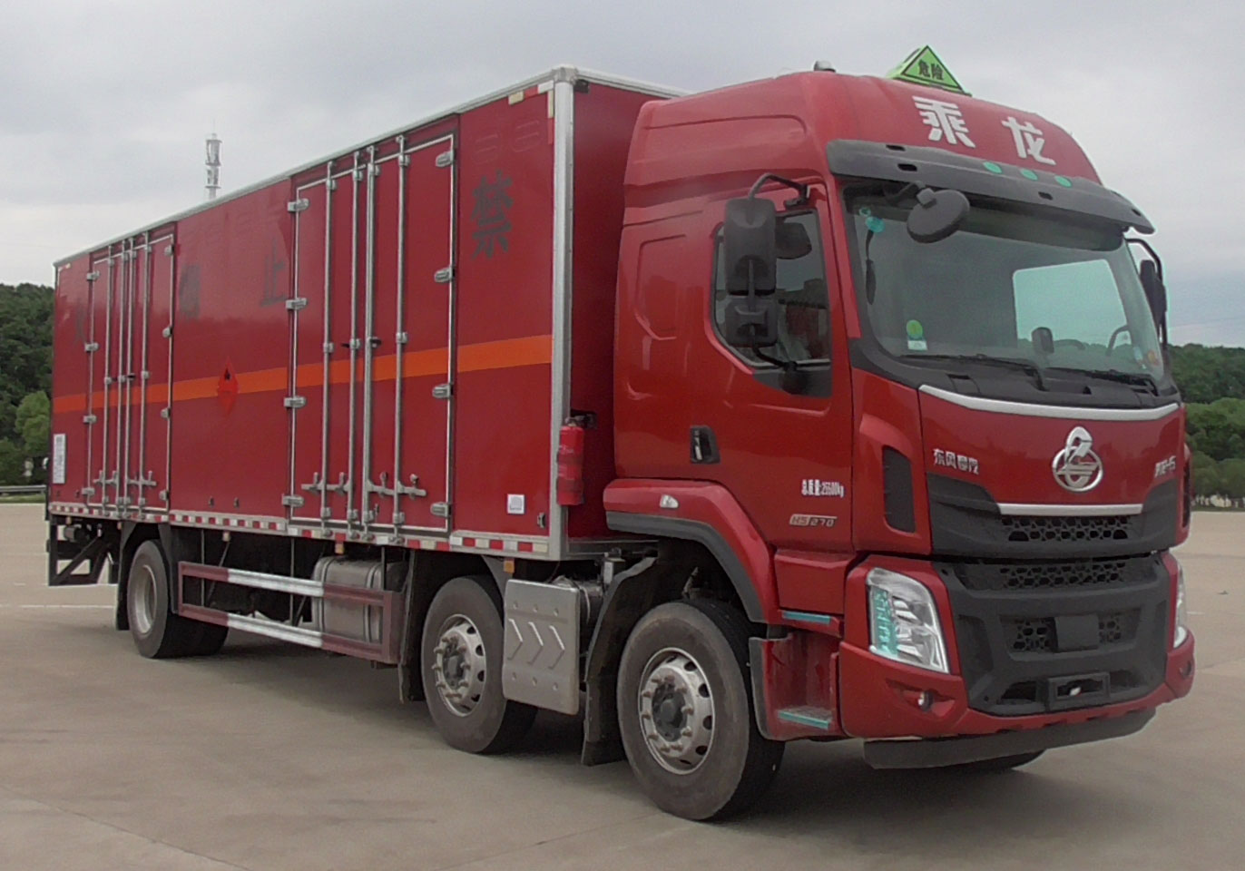 華通牌HCQ5260XRYLZ6易燃液體廂式運(yùn)輸車公告圖片