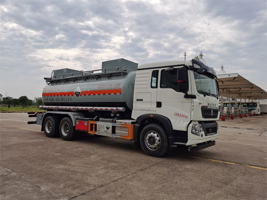 楚風牌HQG5260GFW6ZZ腐蝕性物品罐式運輸車公告圖片