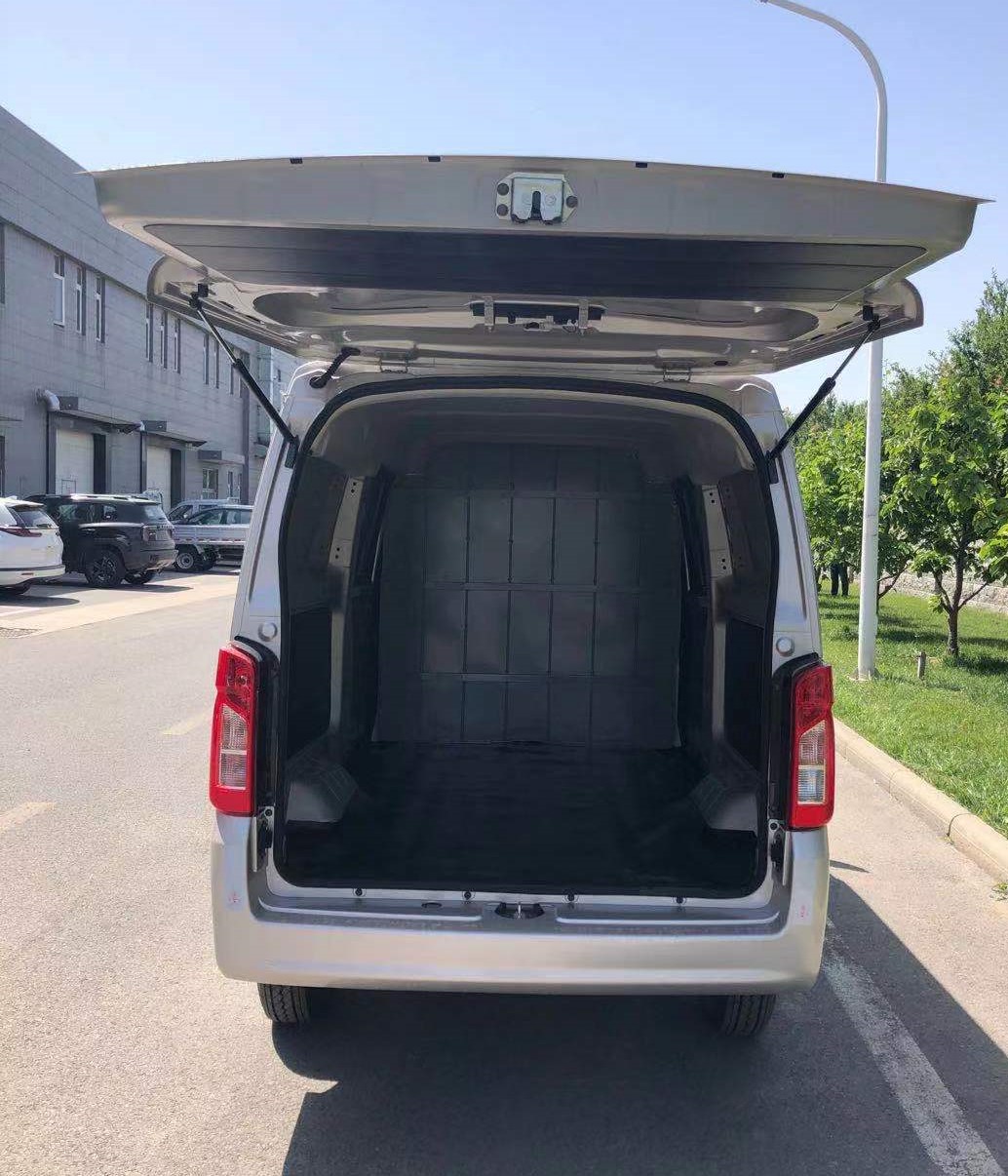 解放牌CA5020XXYC90L1EV純電動廂式運輸車公告圖片