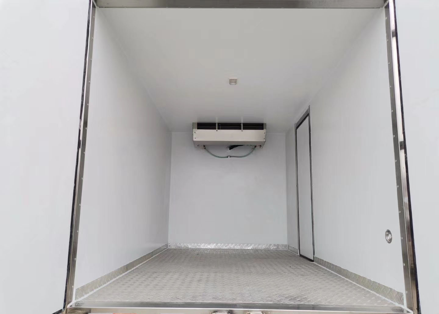 伴君長(zhǎng)興牌AAA5045XLCZX6冷藏車公告圖片