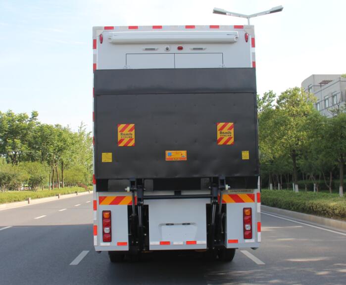 智駿牌NJH5263XYLSX醫(yī)療車公告圖片