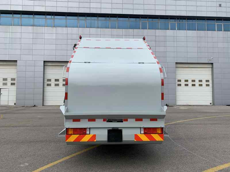 馳遠牌BSP5255ZYS壓縮式垃圾車公告圖片