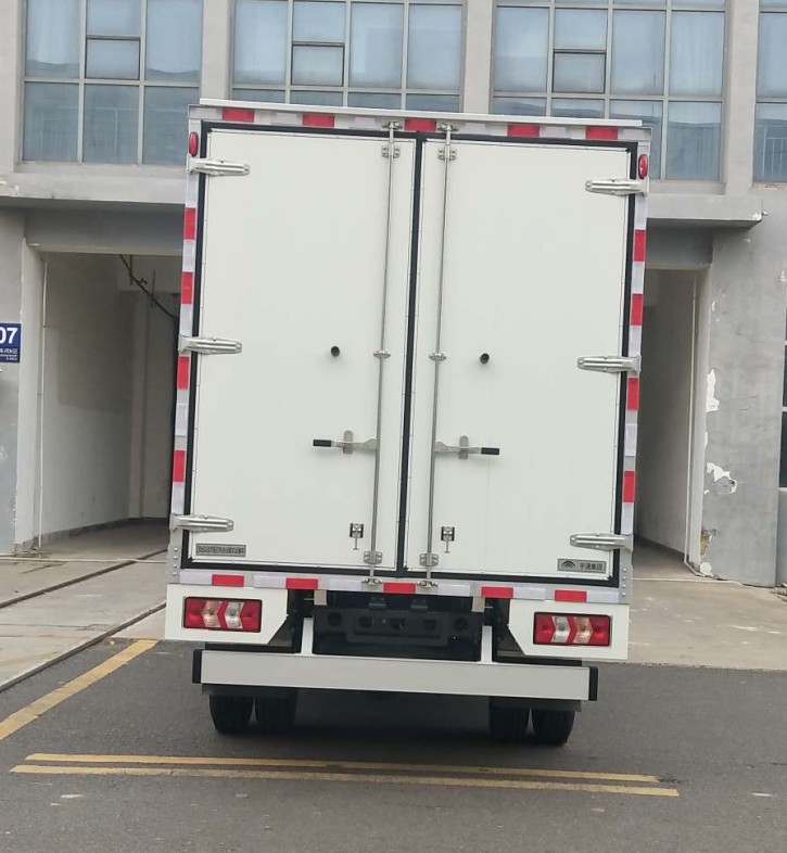 宇通牌ZKH5043XXYBEV3純電動(dòng)廂式運(yùn)輸車公告圖片