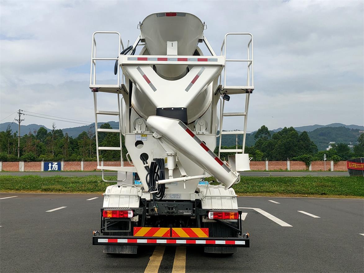 铁马牌XC5310GJBJZAF1混凝土搅拌运输车公告图片
