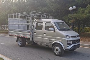 仓栅式运输车