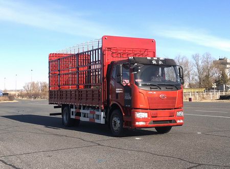 解放牌CA5180CCYP62K1L4A1E6倉柵式運(yùn)輸車公告圖片