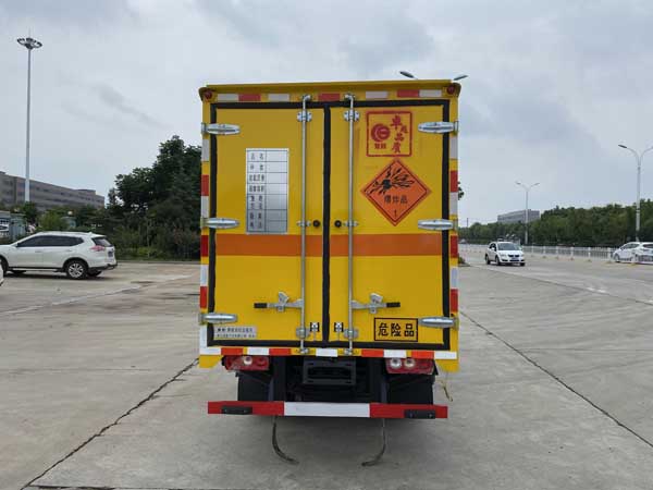 楚勝牌CSC5043XQYSH6爆破器材運(yùn)輸車(chē)公告圖片