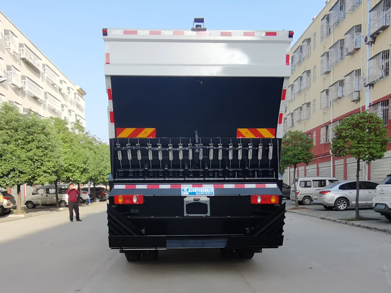 程力威牌CLW5180TFCD6同步碎石封層車公告圖片