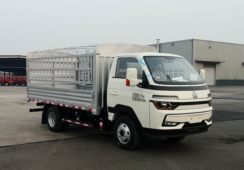 豪沃牌ZZ5047CCYC3111F141倉柵式運(yùn)輸車公告圖片