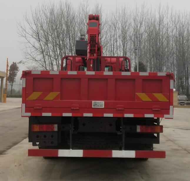 烈火騰鋒牌GTF5250JSQ隨車(chē)起重運(yùn)輸車(chē)公告圖片