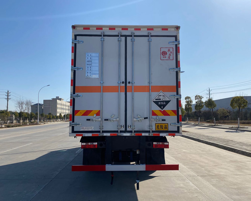 楚勝牌CSC5185XFW6腐蝕性物品廂式運輸車公告圖片