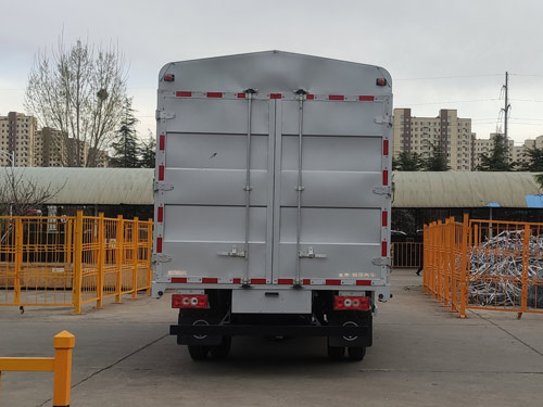 福田牌BJ5046CCY9JBA-05倉(cāng)柵式運(yùn)輸車公告圖片