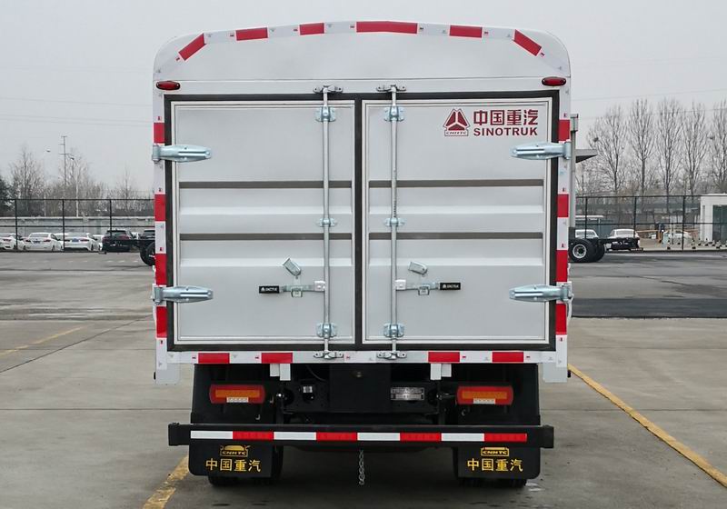 豪沃牌ZZ5047CCYF3112F141倉柵式運(yùn)輸車公告圖片