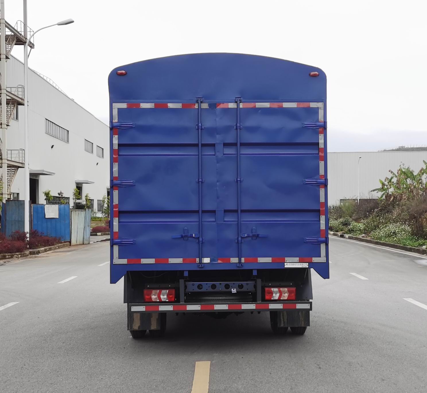 乘龍牌LZ5041CCYL2AC1倉柵式運輸車公告圖片