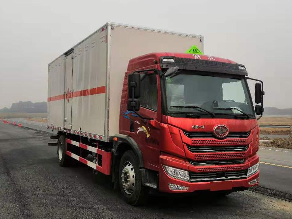 順風(fēng)智造牌SFZ5185XQYCA6爆破器材運(yùn)輸車公告圖片