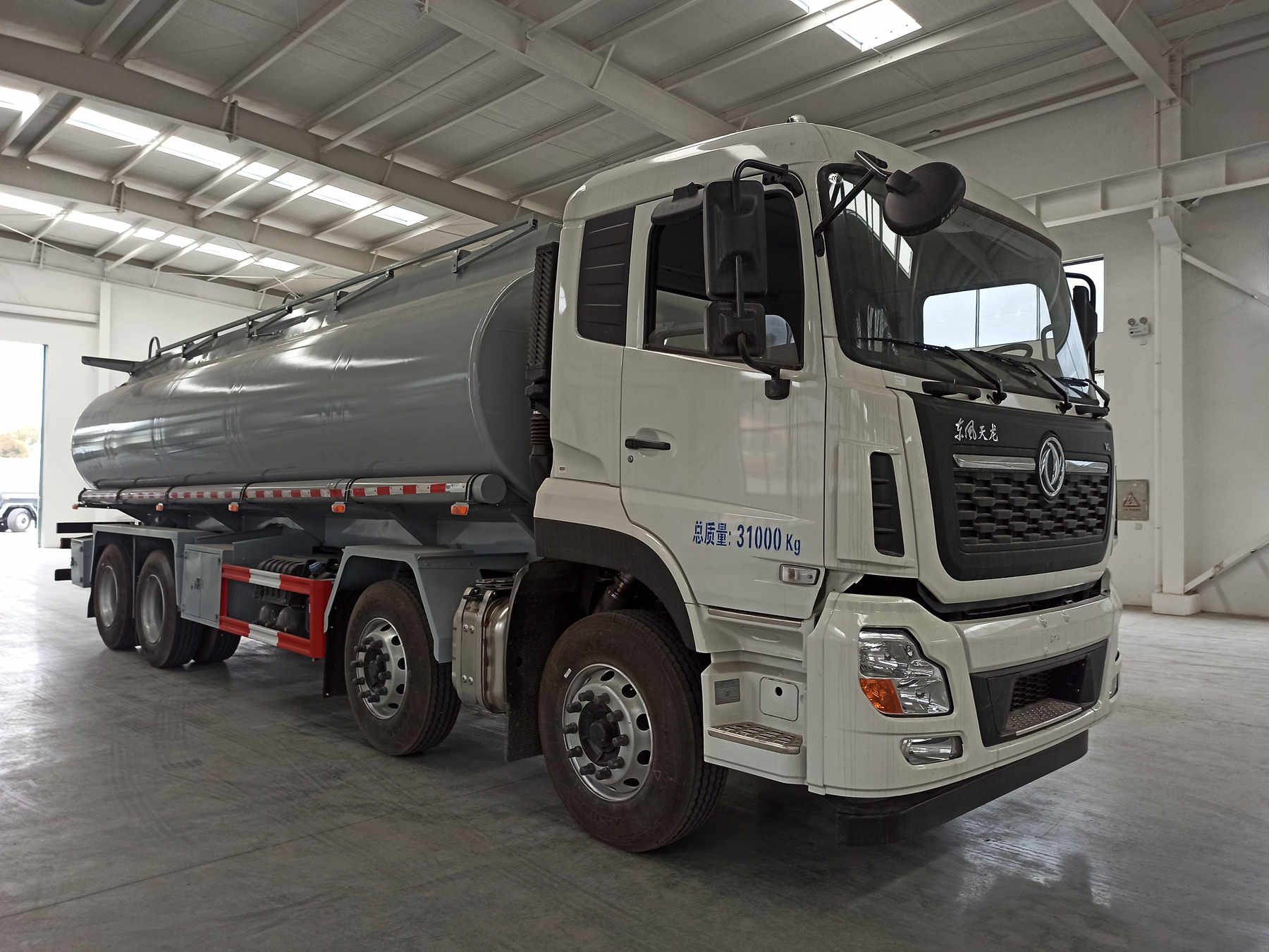 大力牌DLQ5310GPGD6普通液體運(yùn)輸車公告圖片