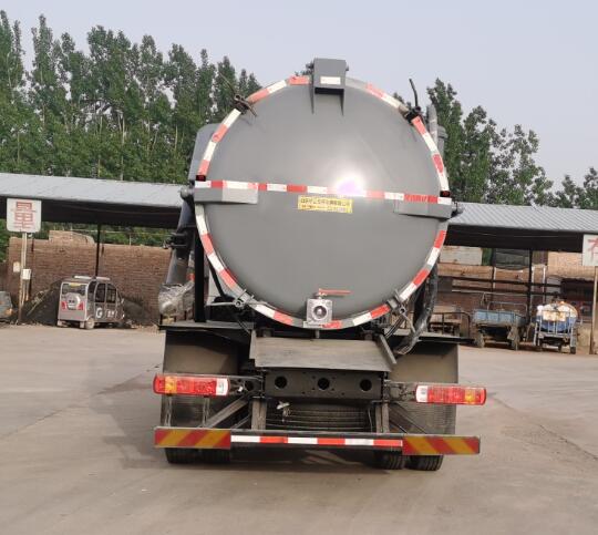 中盛誠(chéng)達(dá)牌LZZ5183GXWBJ6吸污車公告圖片