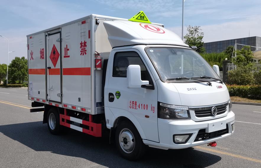 旺龍威牌WLW5046XRYEQ6易燃液體廂式運(yùn)輸車公告圖片