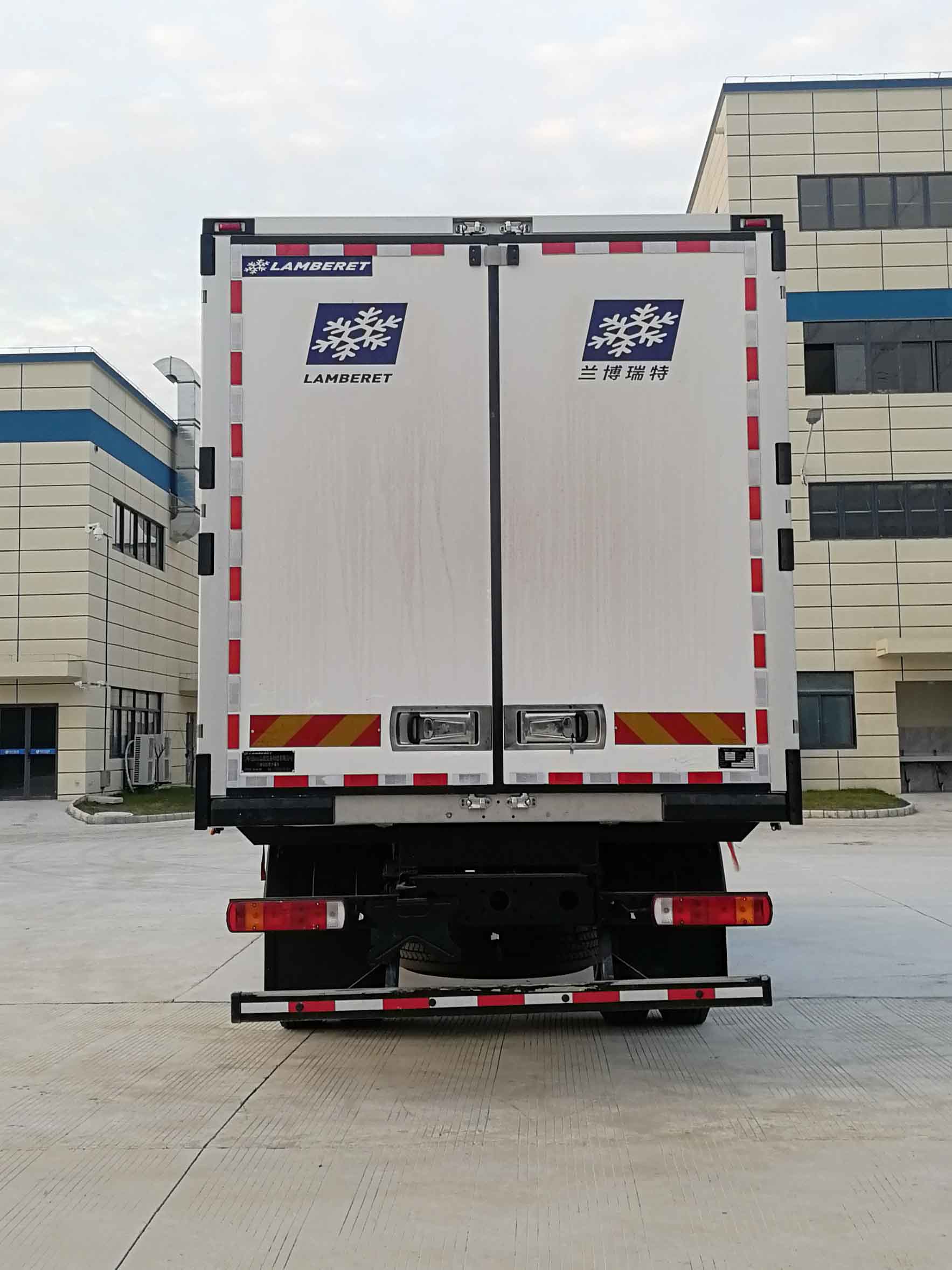 蘭博瑞特牌LBK5180XLC6B冷藏車公告圖片