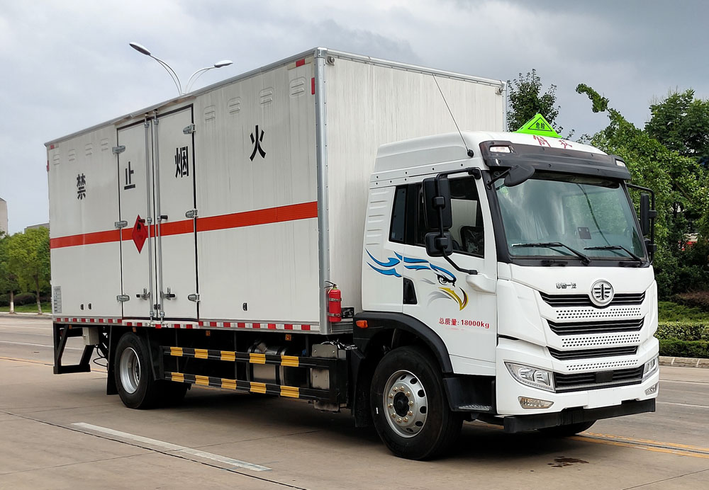 舜德牌SDS5180XRQCA6易燃?xì)怏w廂式運(yùn)輸車公告圖片