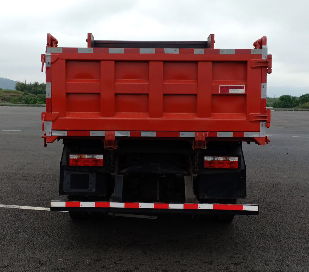 大運(yùn)牌DYQ5078ZLJD6AC自卸式垃圾車公告圖片