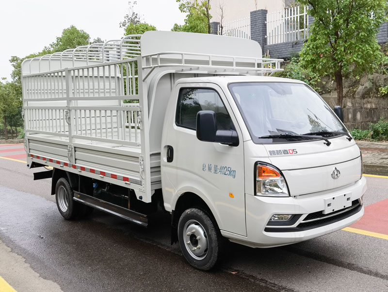 長(zhǎng)安牌SC5040CCYUFD64倉(cāng)柵式運(yùn)輸車公告圖片