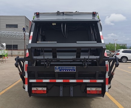 程力威牌CLW5121ZYS6WL壓縮式垃圾車(chē)公告圖片