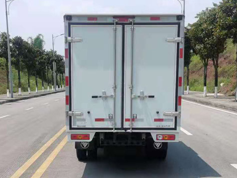 福田牌BJ5030XXY4JC7-33廂式運輸車公告圖片