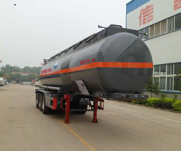 中汽力威牌11米29.3吨3轴腐蚀性物品罐式运输半挂车(HLW9401GFW)