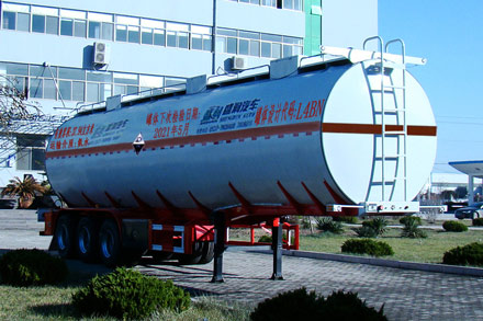 盛润牌11.5米32吨3轴腐蚀性物品罐式运输半挂车(SKW9402GFWT)