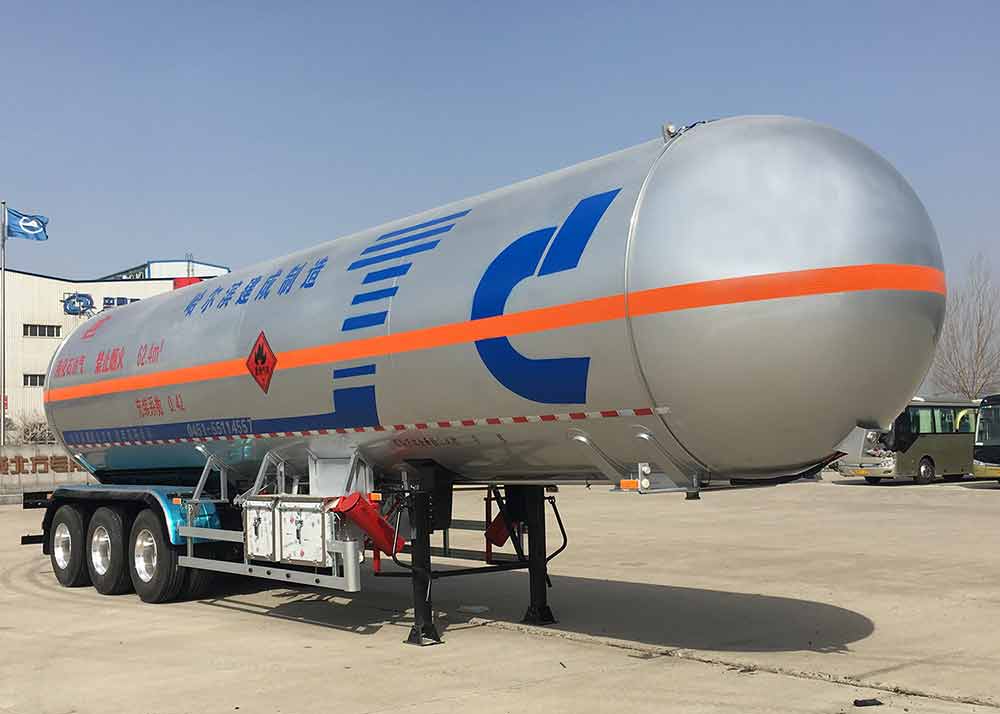 建成牌13.7米26.2吨3轴液化气体运输半挂车(JC9403GYQQY1)