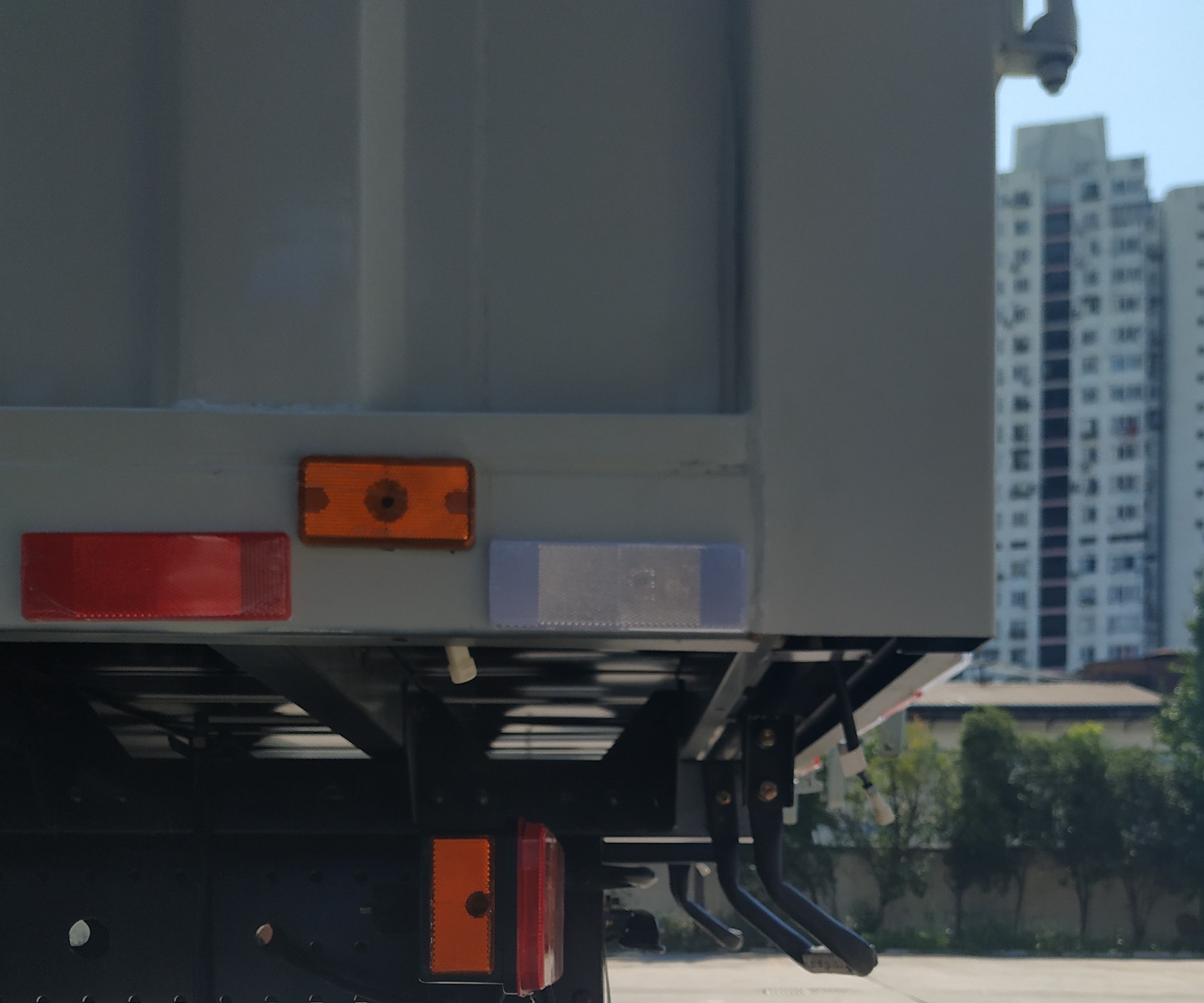 東風(fēng)牌DFH5160XXYBX2廂式運(yùn)輸車公告圖片