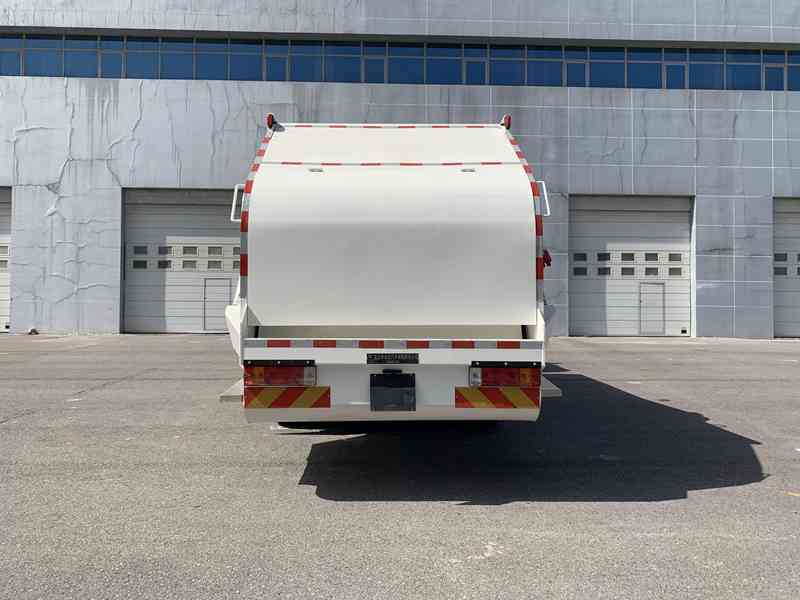 馳遠(yuǎn)牌BSP5185ZYS壓縮式垃圾車公告圖片