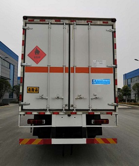 程力威牌CLW5180XRYB6易燃液体厢式运输车公告图片