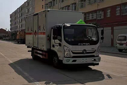 程力威牌CLW5080XRQB6易燃气体厢式运输车公告图片