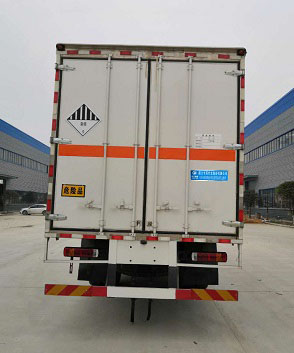 程力威牌CLW5180XZWB6杂项危险物品厢式运输车公告图片