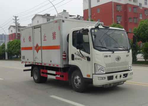 華通牌HCQ5040XQYCA6爆破器材運(yùn)輸車公告圖片
