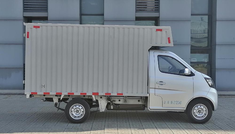 長安牌SC5022XXYDEAB6廂式運(yùn)輸車公告圖片